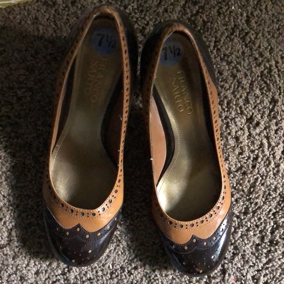 Duo-tone wingtip style leather heels - Picture 2 of 6